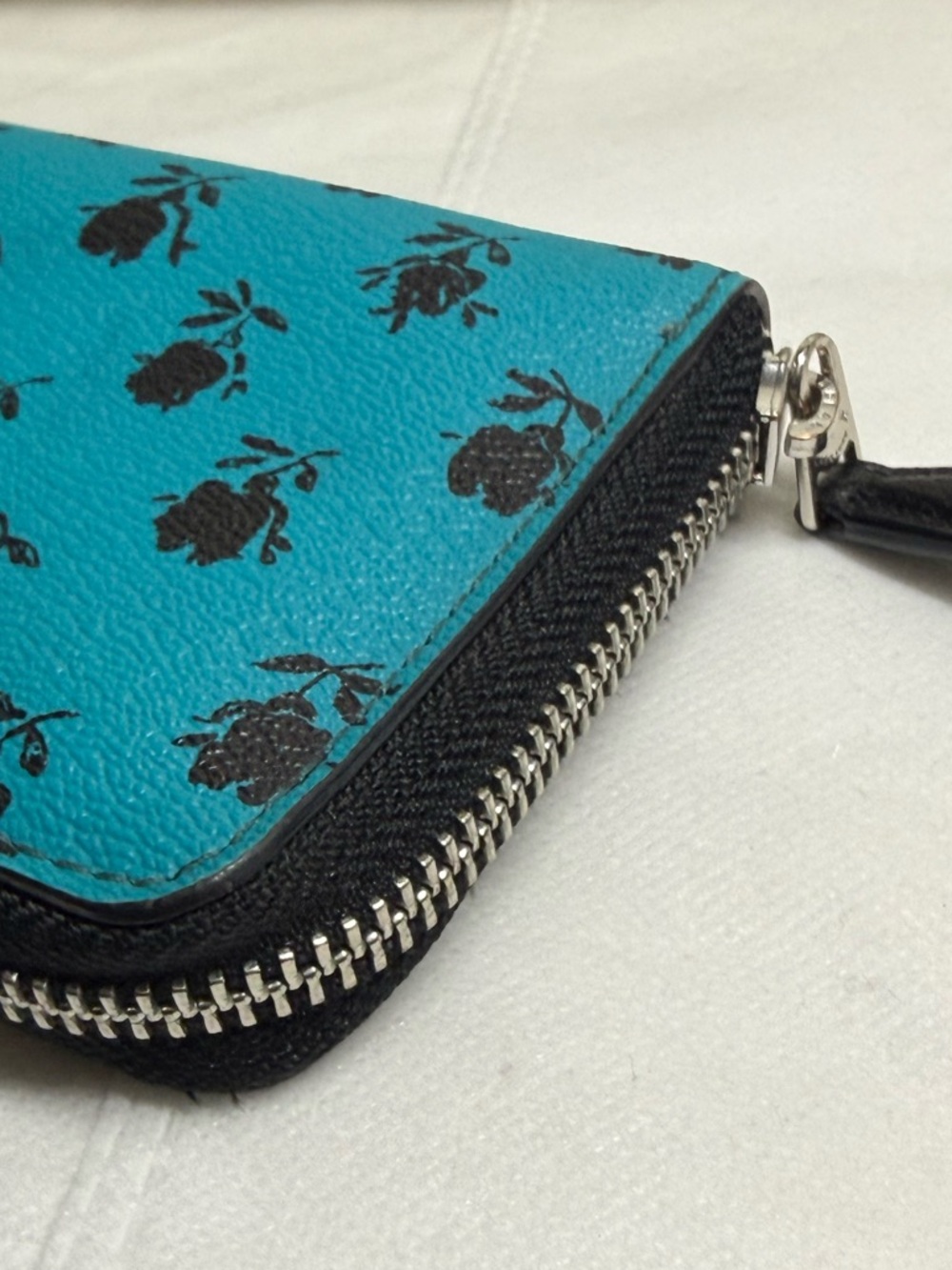 Coach Badlands Beauty and The Beast Zip-Around Wallet with Black Rose Motif EUC - Picture 8 of 12